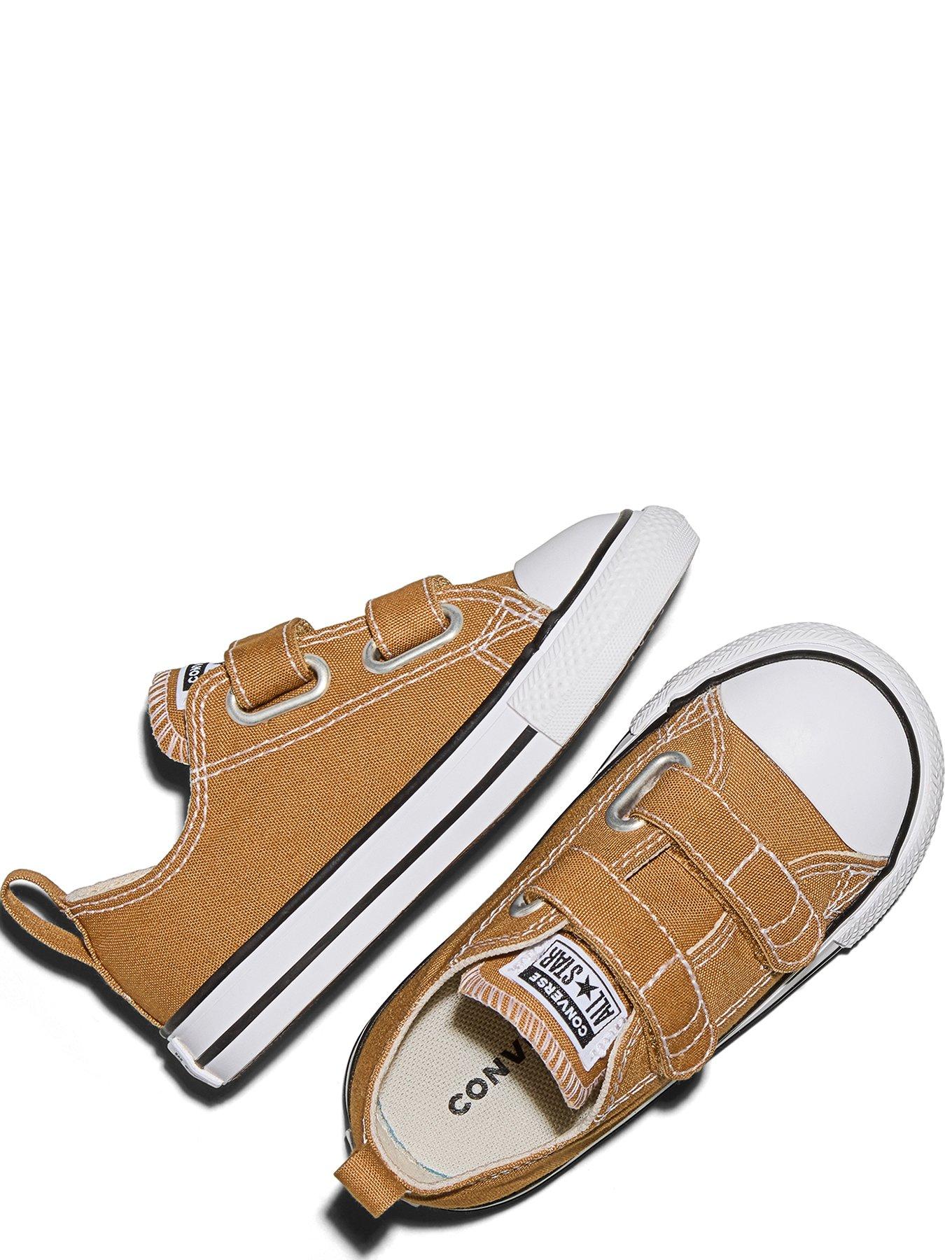 converse-infant-chuck-taylor-all-star-2v-trainers-khakioutfit