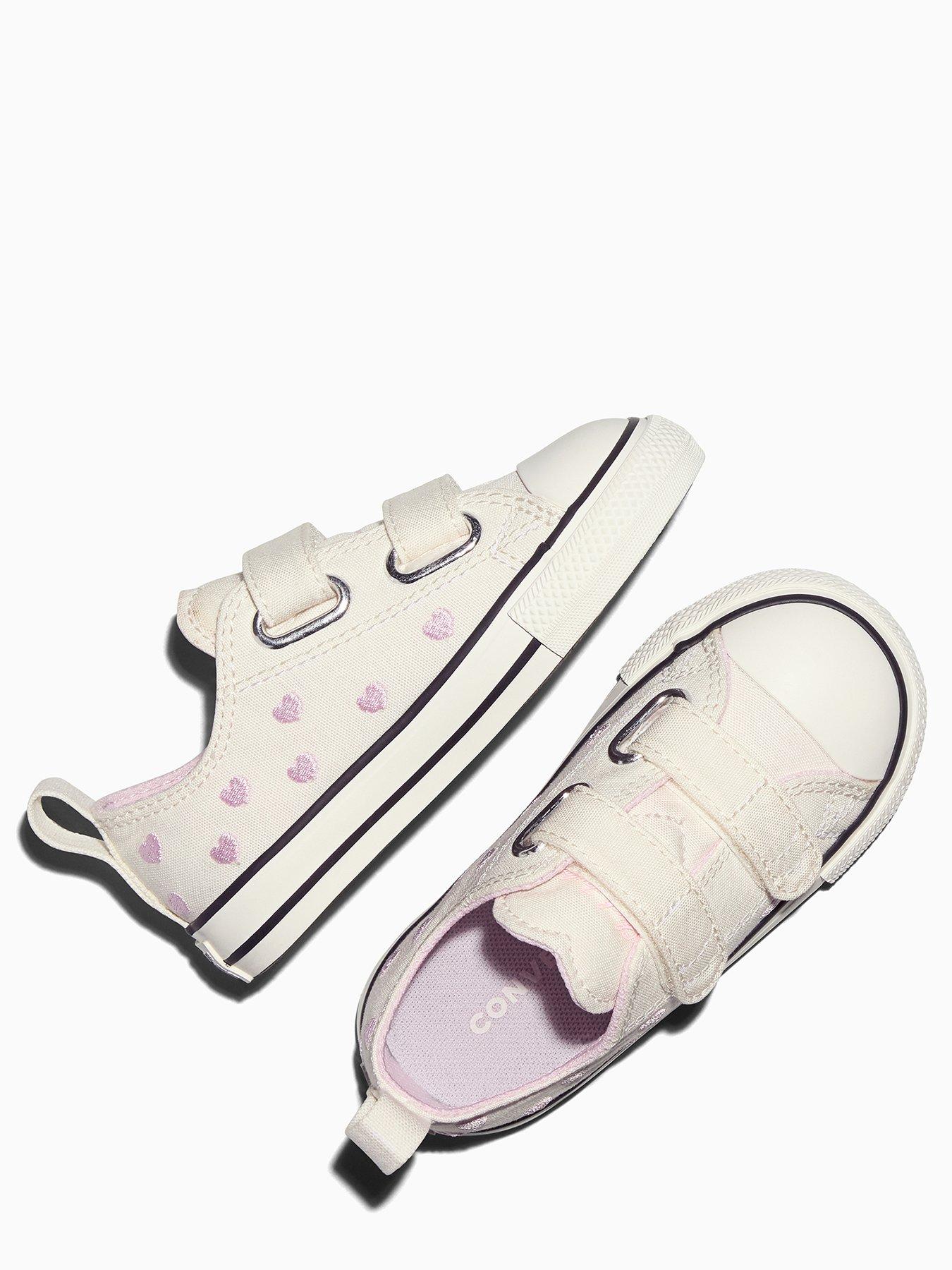 converse-infant-chuck-taylor-all-star-2v-trainers-creamoutfit