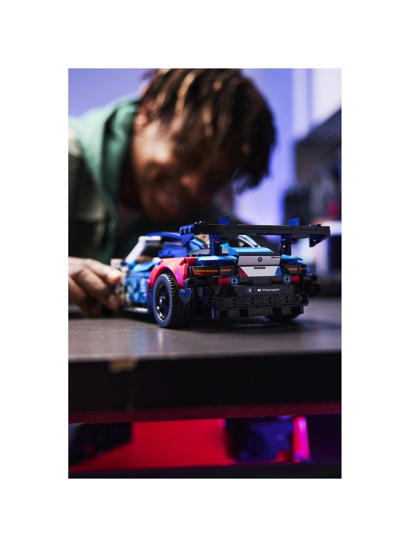 lego-technic-bmw-m4-gt3-evo-race-car-model-kit-42226detail