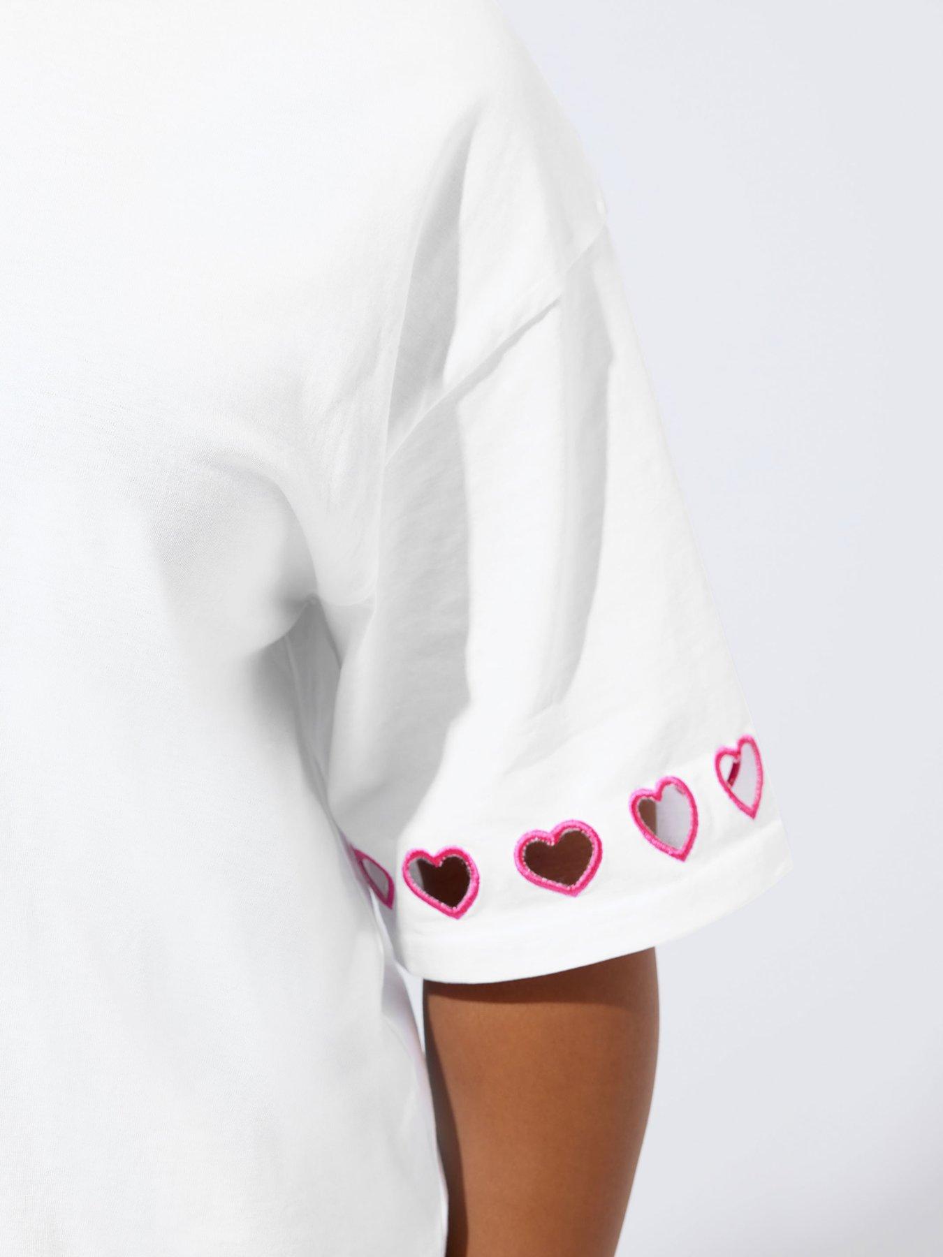 Image 5 of 6 of Yours Curve Heart Cut Out T-Shirt - White