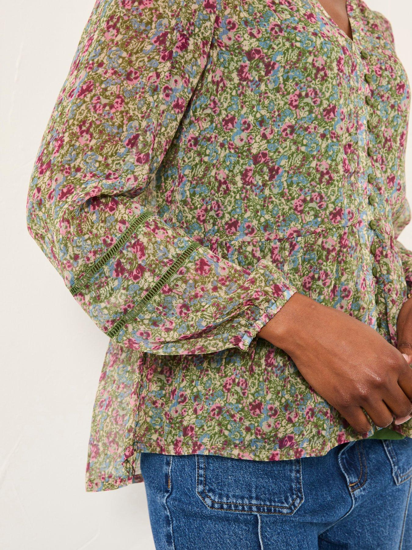 fatface-mel-ditsy-meadow-blouse-greenoutfit