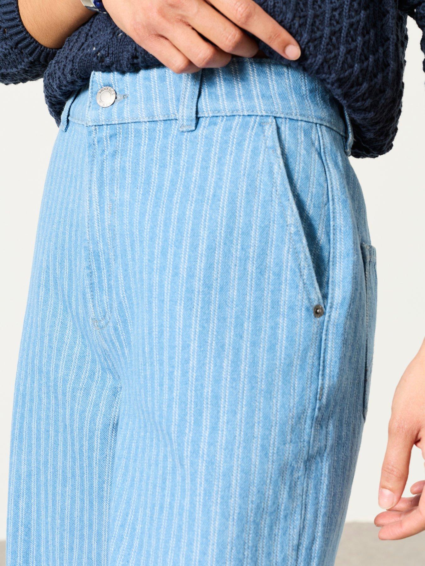 fatface-hove-stripe-crop-jea-blue-denimoutfit