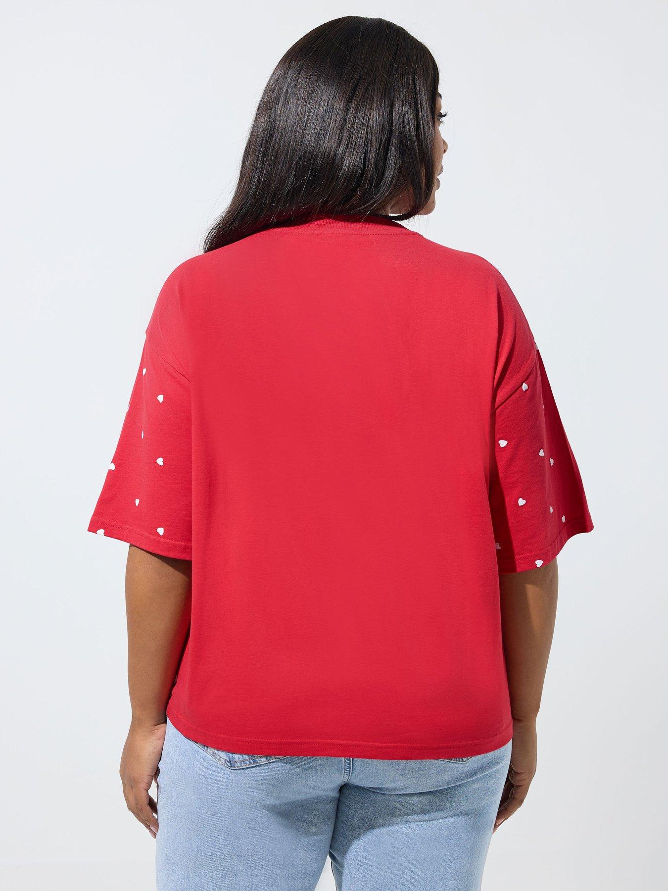 Image 2 of 5 of Yours Curve Heart Print Boxy T-Shirt - Red
