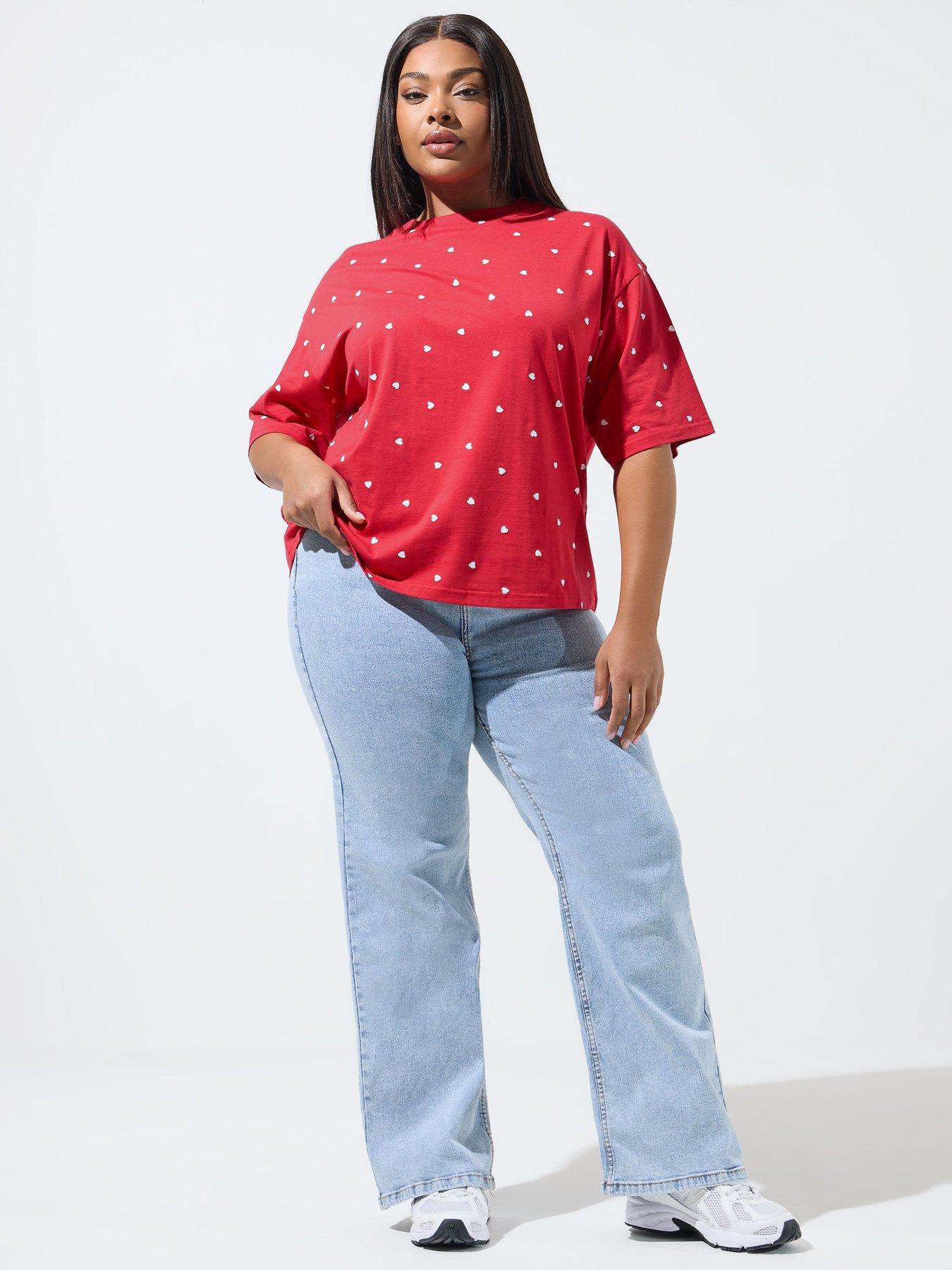 Image 3 of 5 of Yours Curve Heart Print Boxy T-Shirt - Red