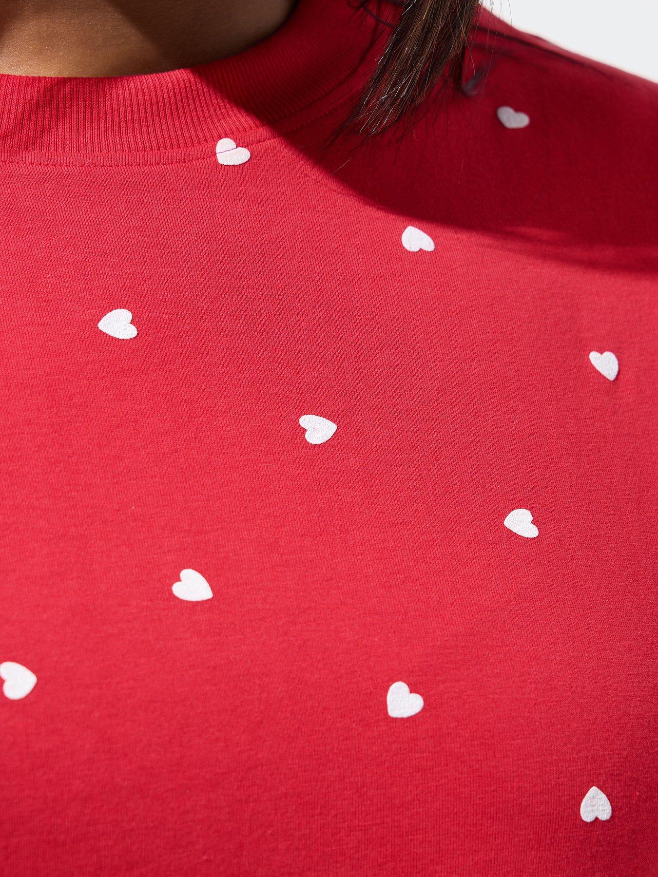 Image 4 of 5 of Yours Curve Heart Print Boxy T-Shirt - Red