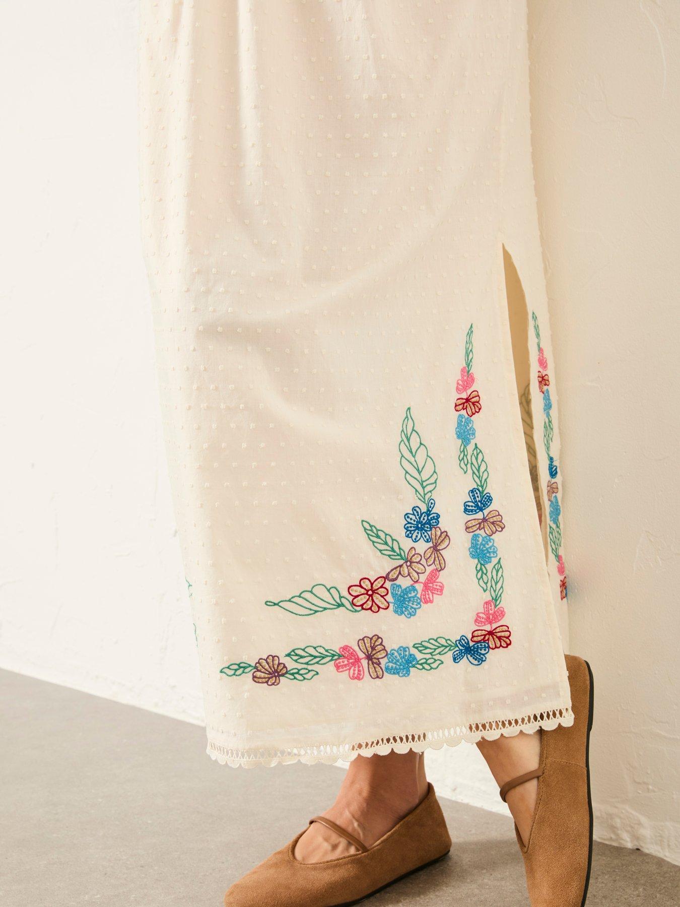 Image 5 of 7 of FatFace Lea Emb Midi Dress - Ivory