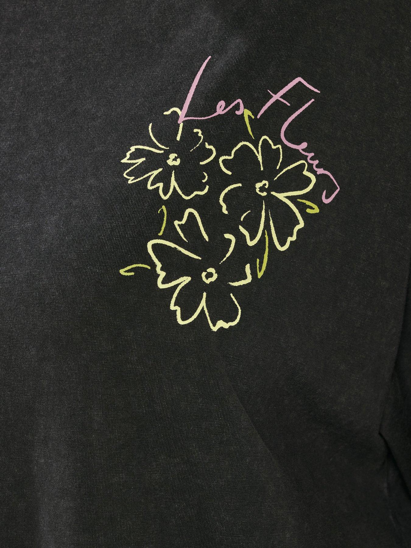 yours-curve-acidwash-placement-t-shirt-blackoutfit