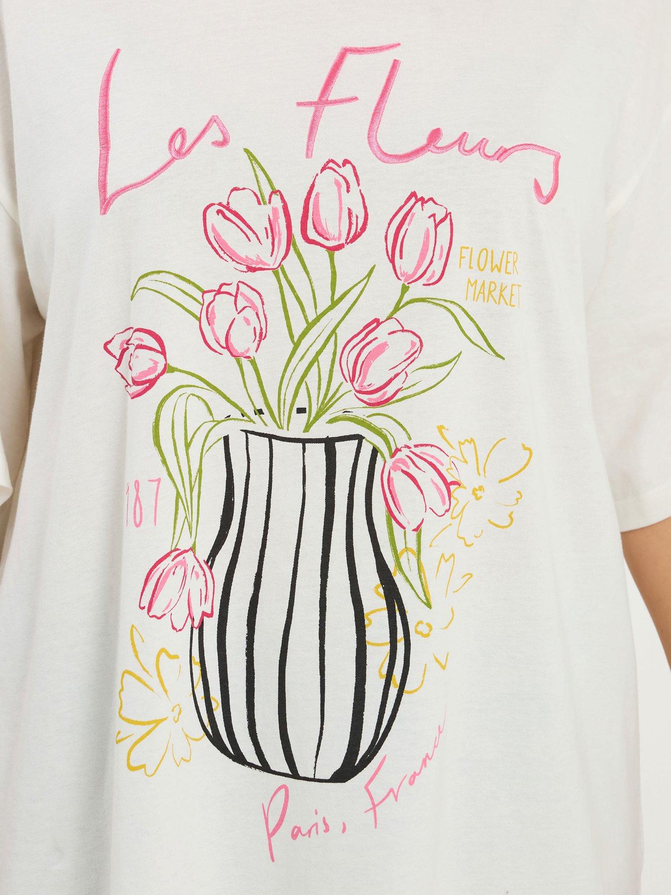 yours-les-fleurs-embroidered-relaxed-t-shirt-nbspcreamoutfit