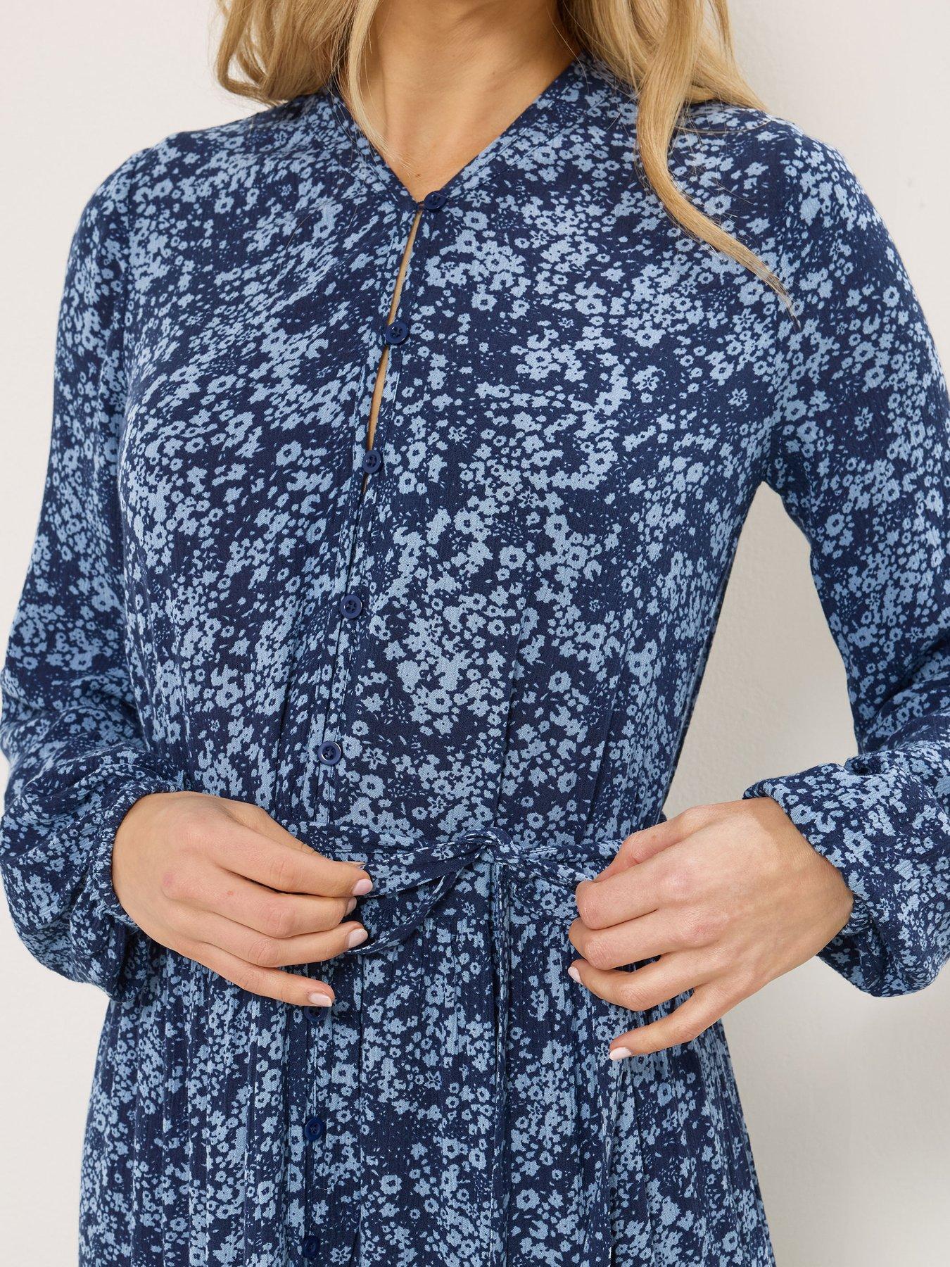 Image 4 of 5 of Long Tall Sally Tall Ditsy Crinkle Tiered Maxi Dress - Blue