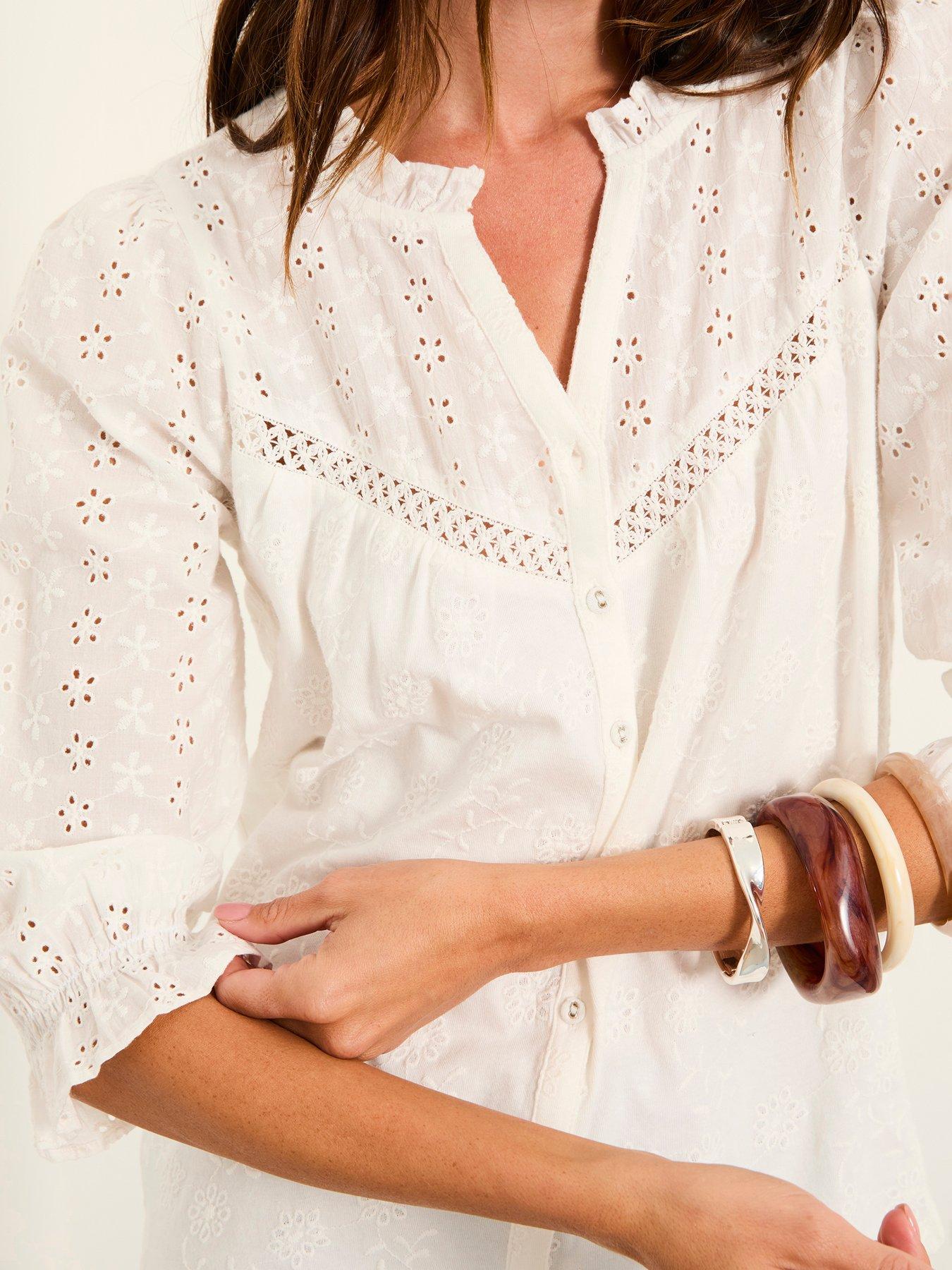fatface-claire-broderie-top-ivoryoutfit