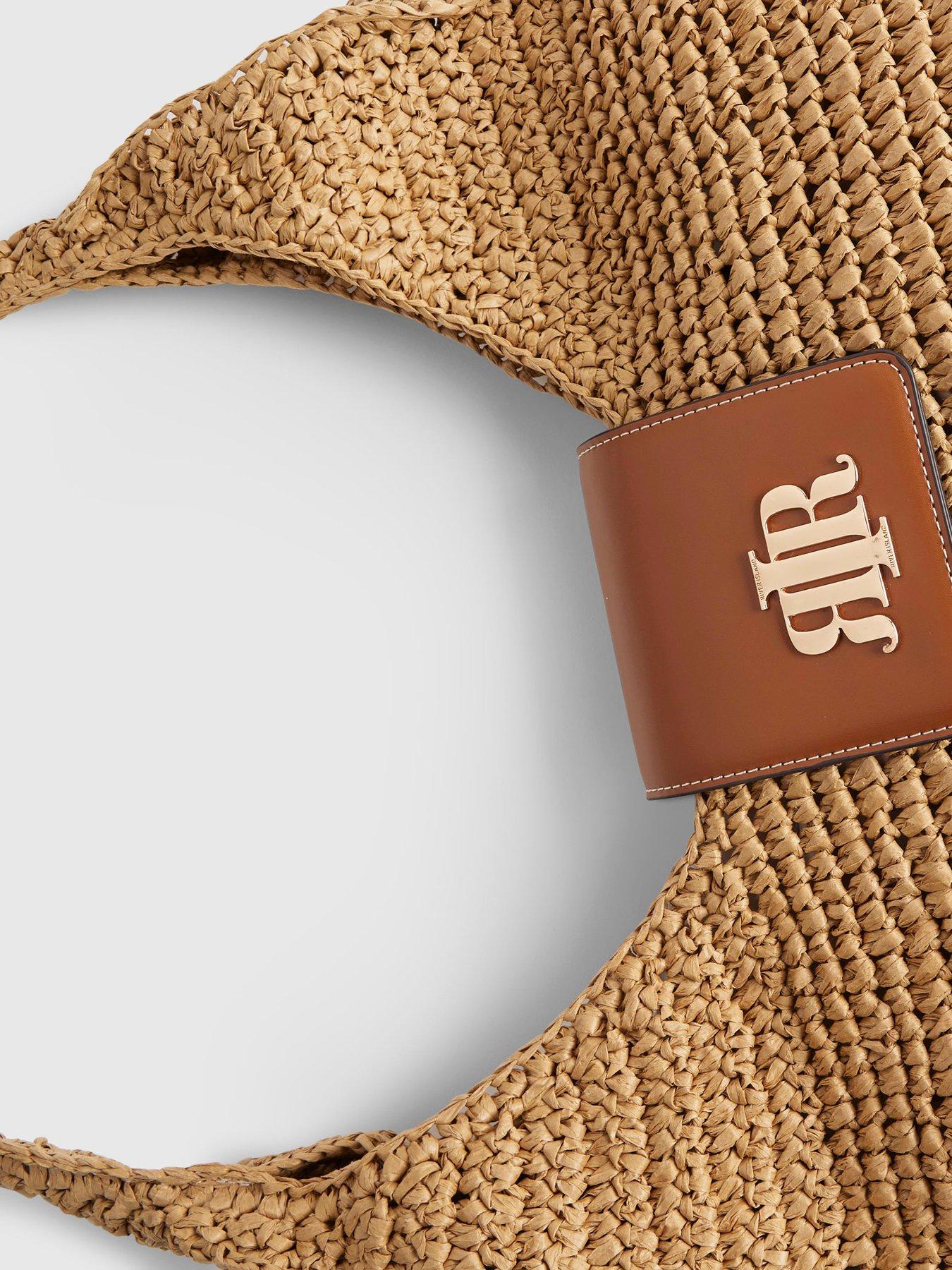 river-island-raffia-flap-front-slouch-beigeoutfit
