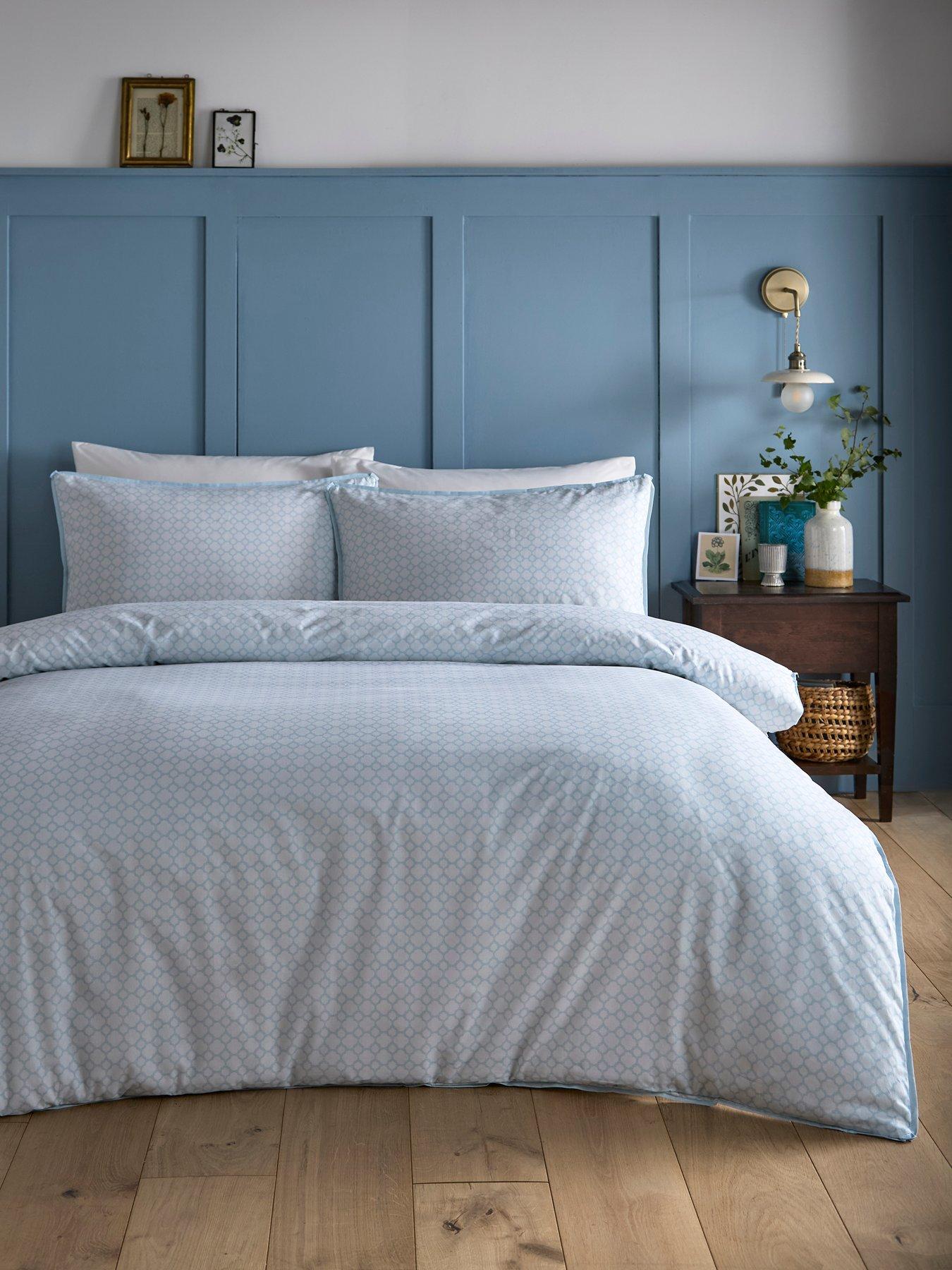appletree-willow-tree-scene-duvet-cover-set-in-blueoutfit