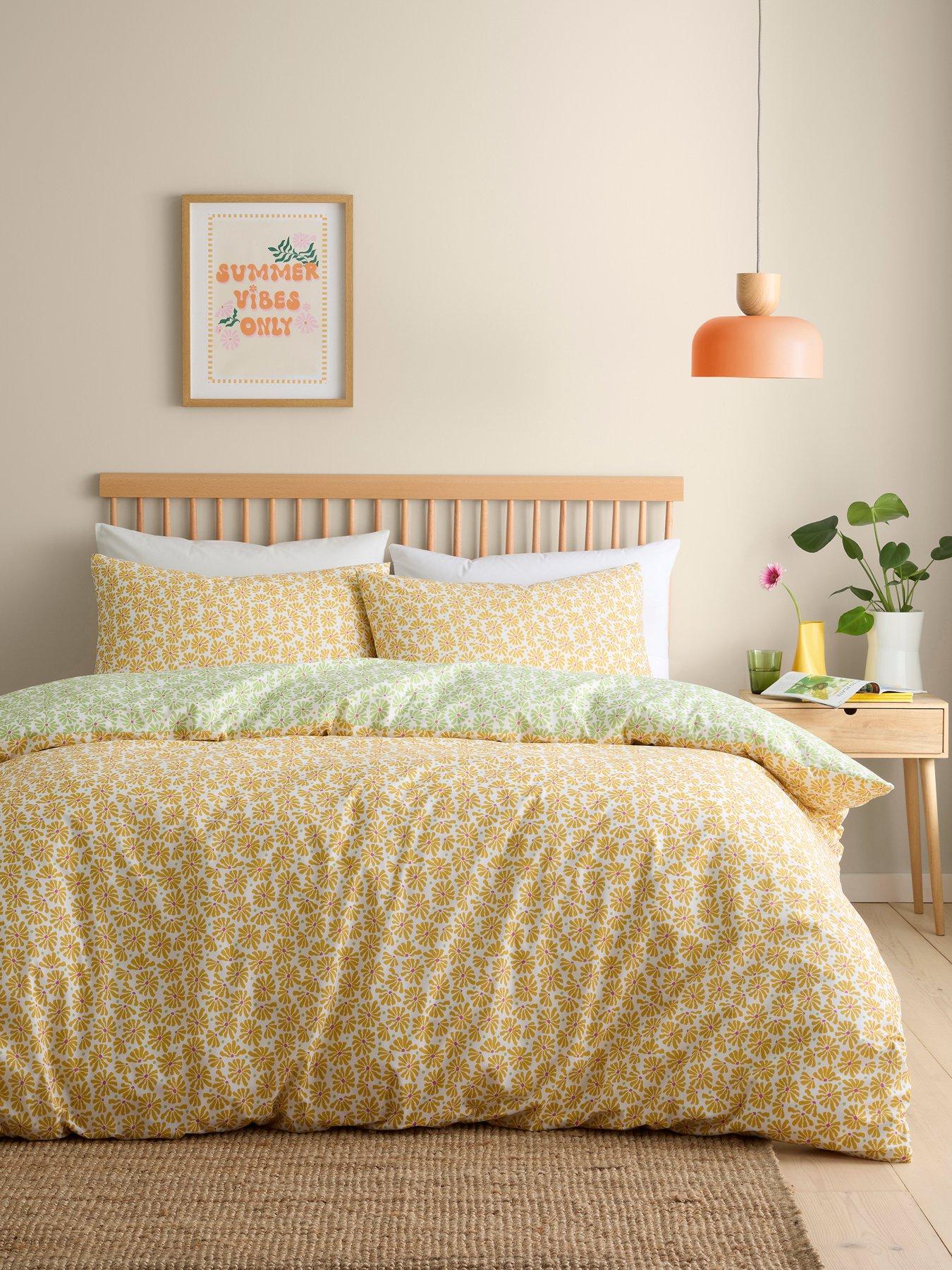 fusion-retro-daisy-floral-duvet-cover-set-in-yellow-king