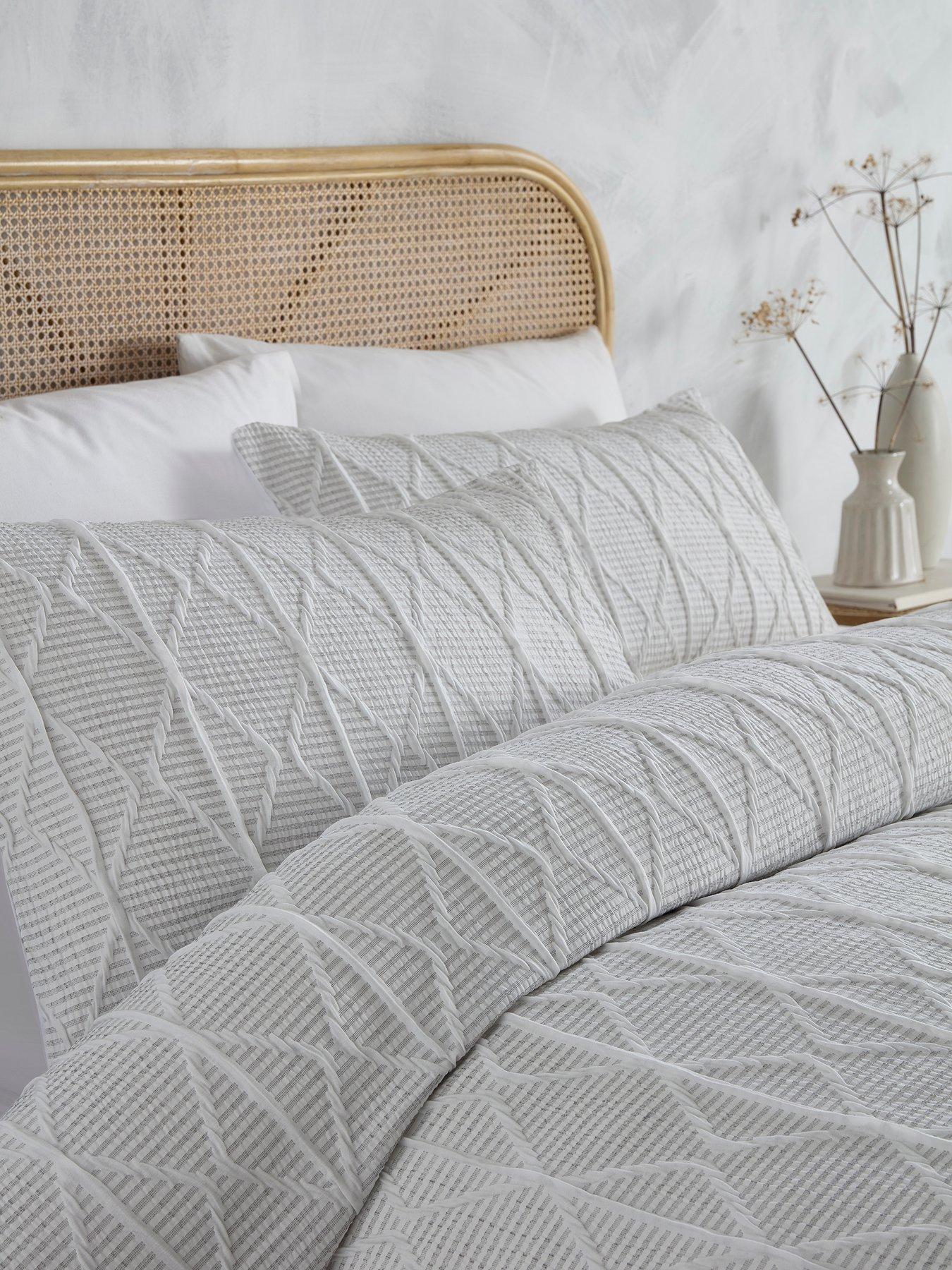 serene-crinkle-stripe-duvet-cover-set-in-whiteback