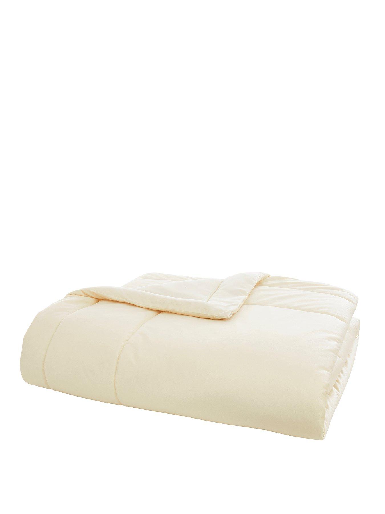 appletree-harlan-bedspread-in-cream-235-x-235cmstillFront