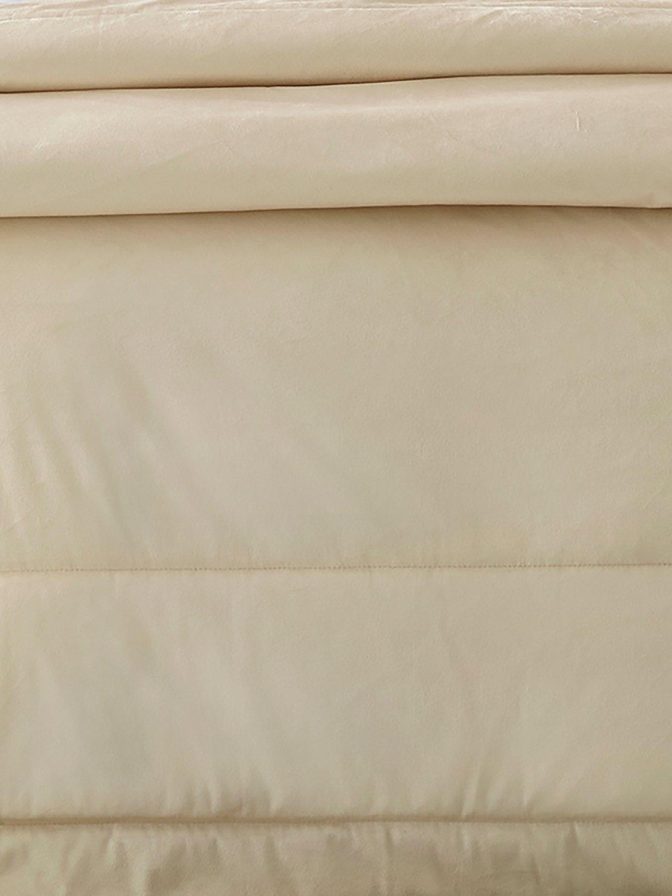 appletree-harlan-bedspread-in-cream-235-x-235cmoutfit