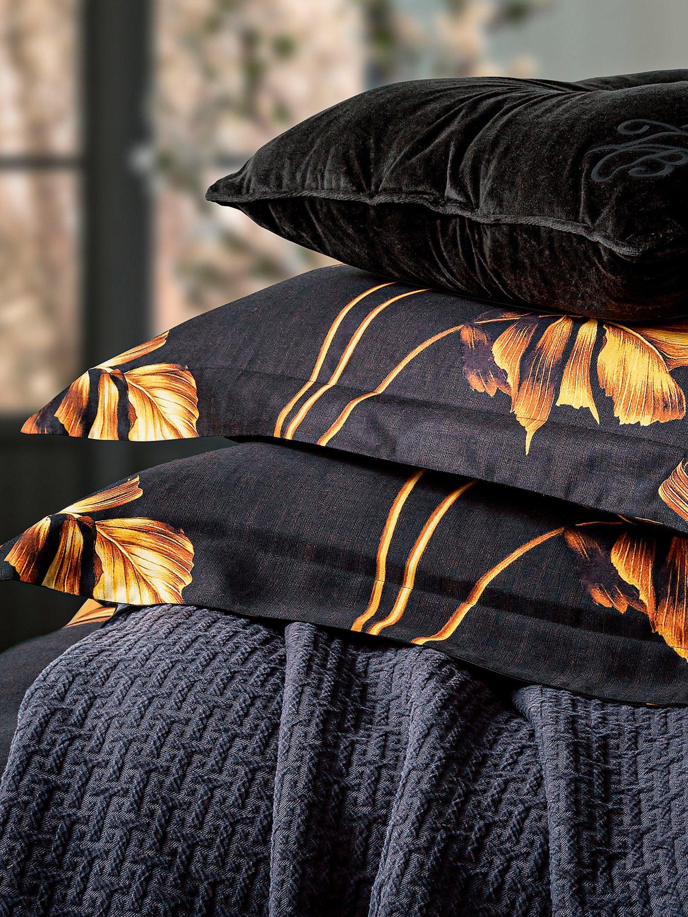 ted-baker-gilded-floral-cover-set-100-cotton-blackdetail