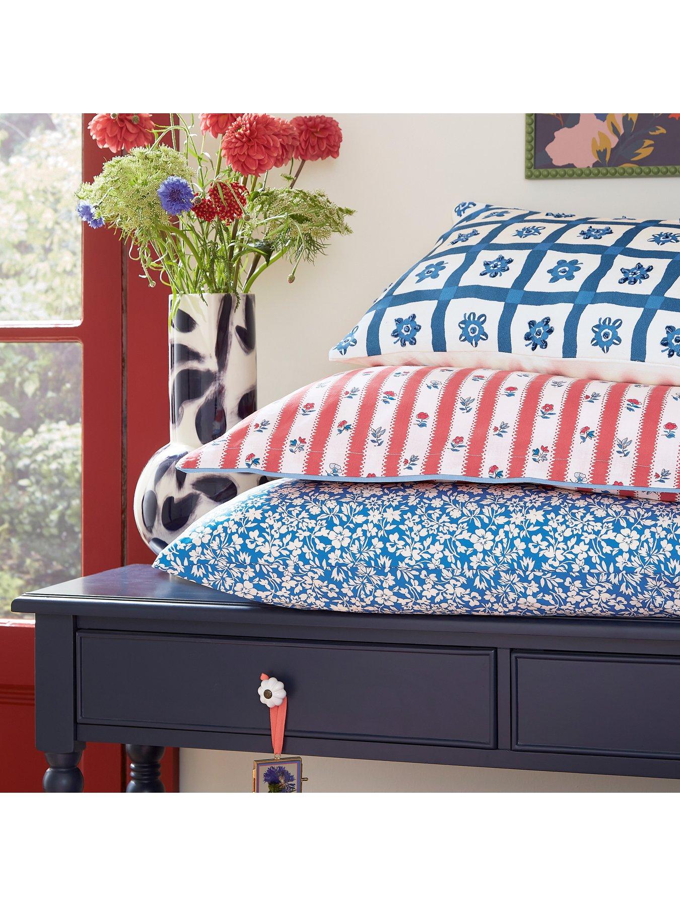 land-shore-quintin-stripe-100-cotton-standard-standard-pair-blue-redback
