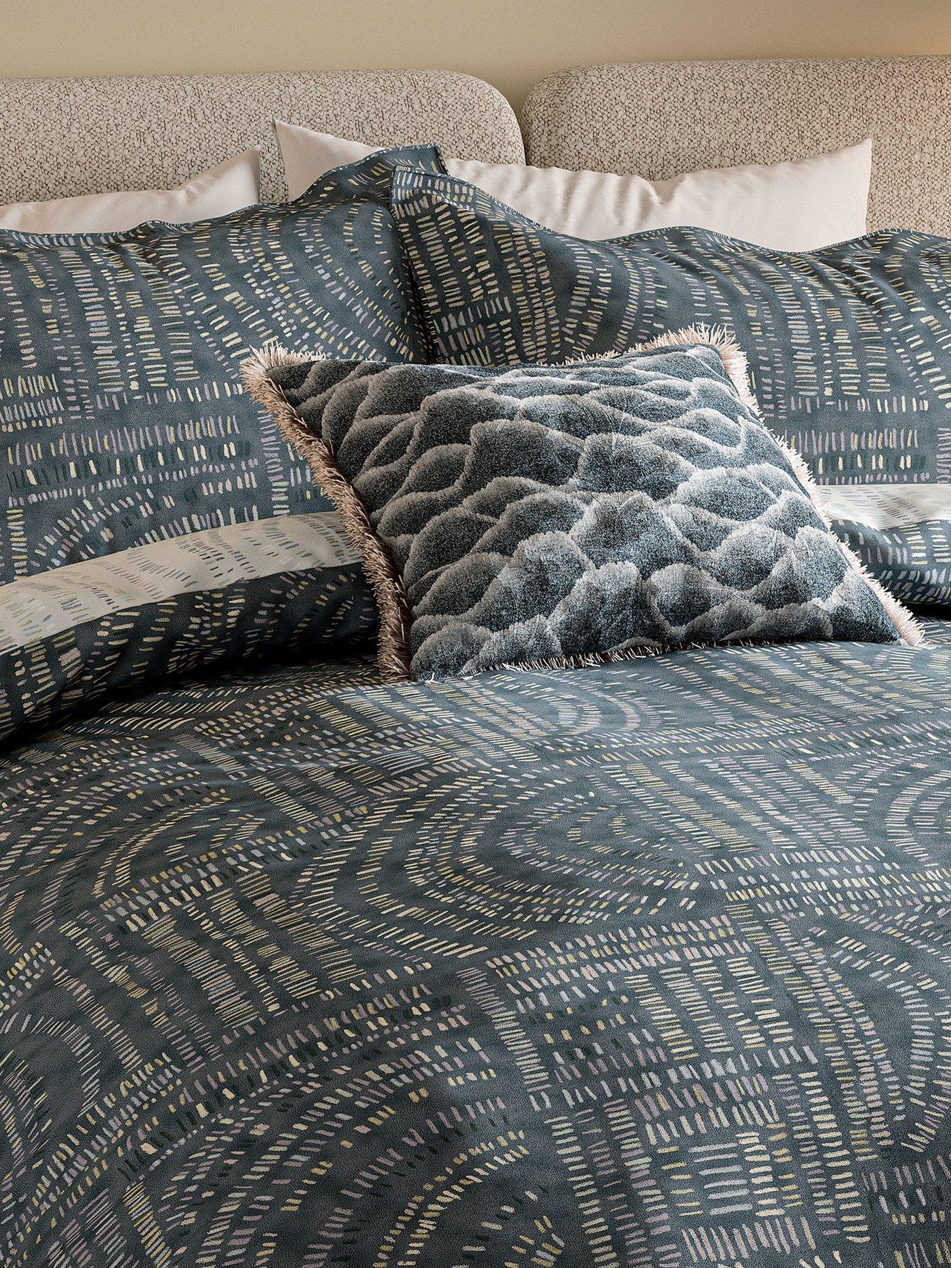 harlequin-zuni-cushion-45x45-cm-sapphirefront
