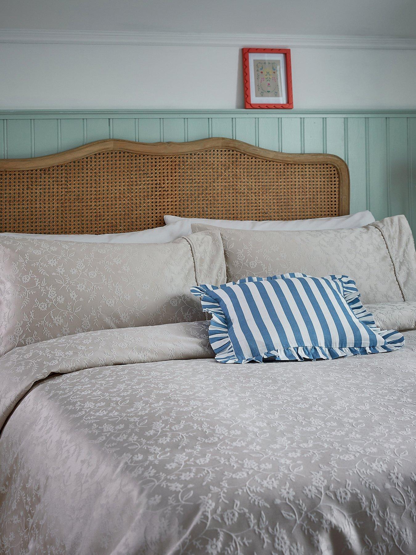 helena-springfield-floral-trail-jacquard-duvet-cover-set-soft-linen