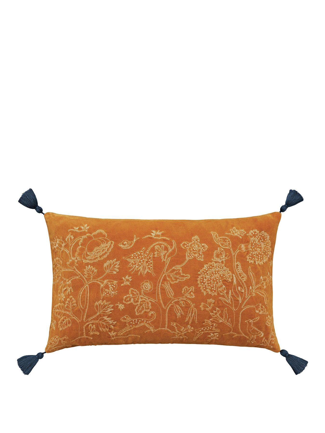 morris-co-honeysuckle-amp-tulip-cushion-50x30cm-saffronstillFront