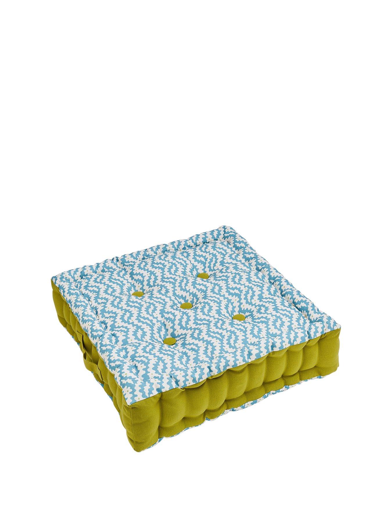 land-shore-sperrin-outdoor-cushions-45x45cm-greenstillFront