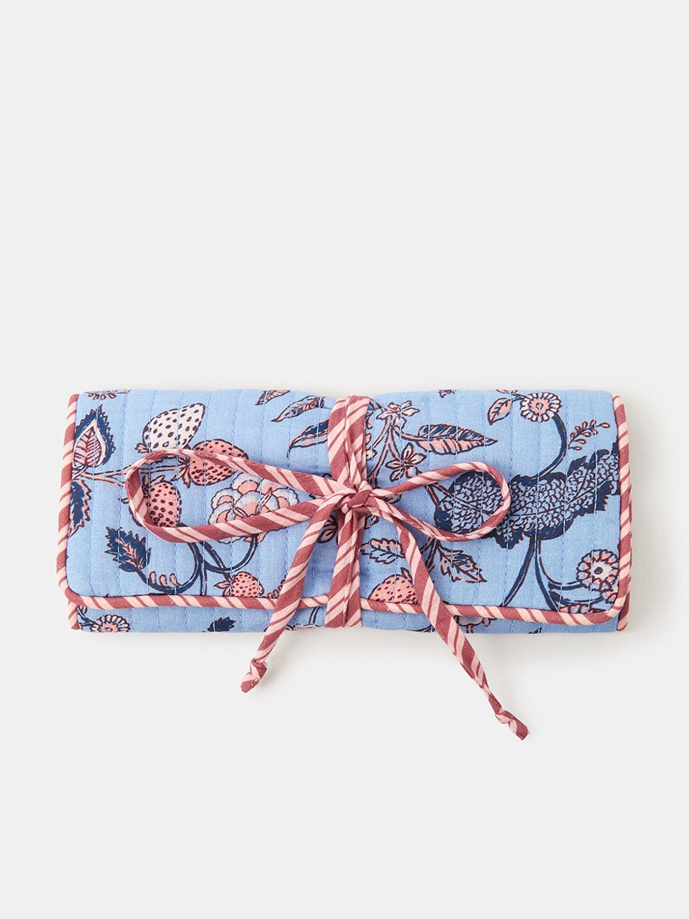 accessorize-floral-quilted-jewellery-roll-bluefront