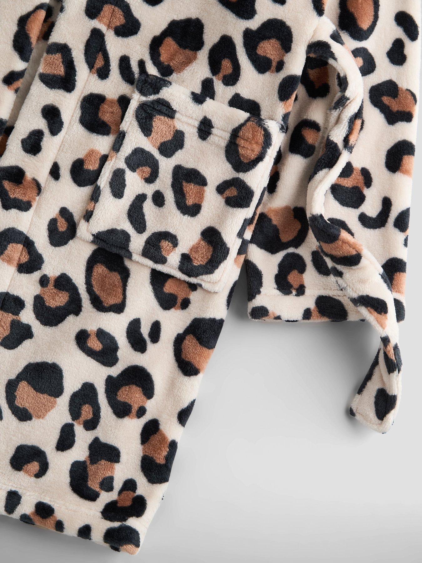 Image 6 of 6 of The Very Collection Leopard Print Fleece Dressing Gown