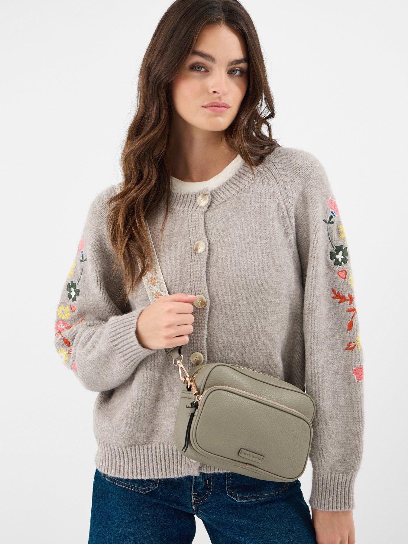 accessorize-double-zip-camera-bag-greenstillFront