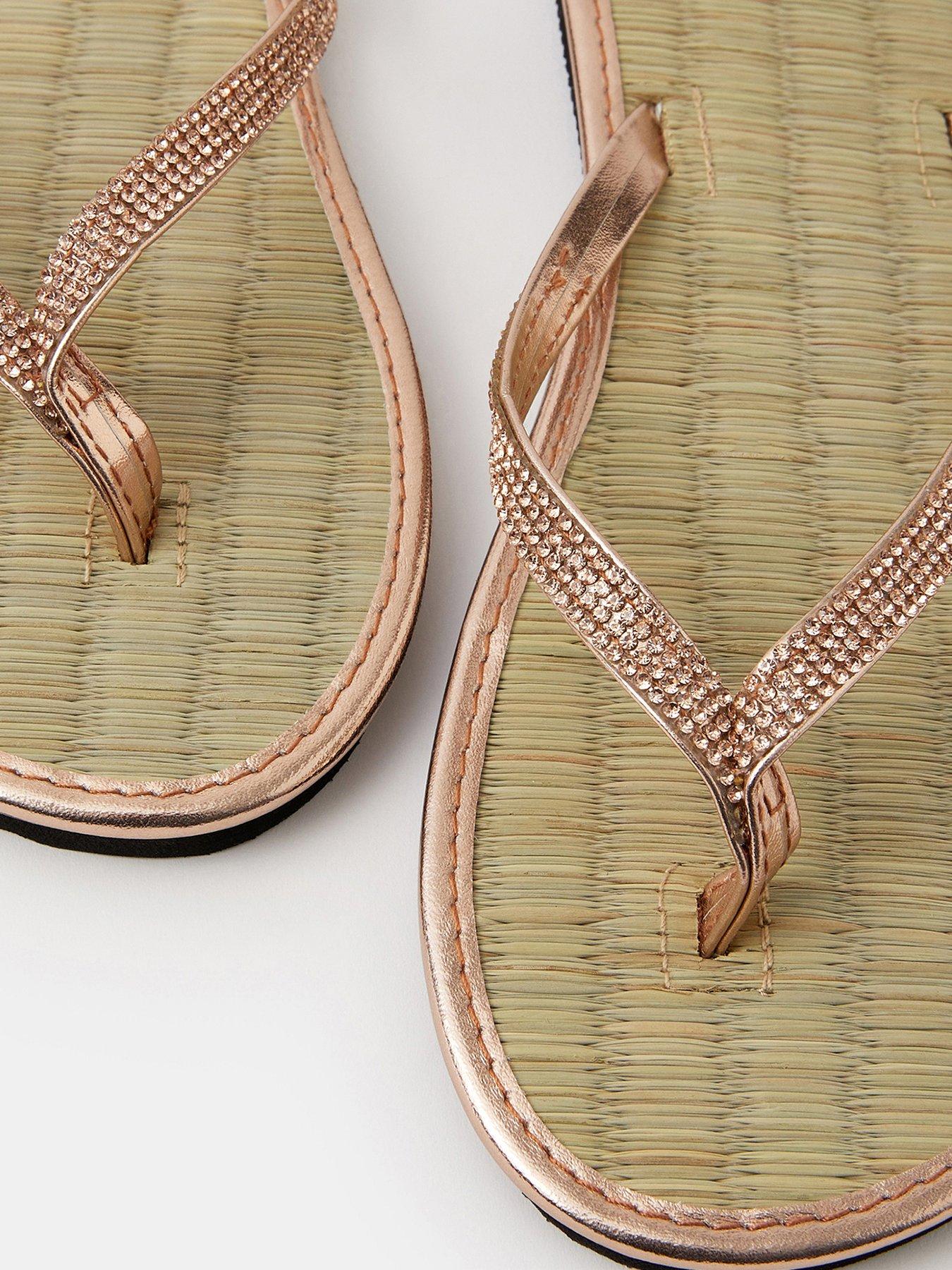 accessorize-sparkle-seagrass-flip-flops-goldoutfit