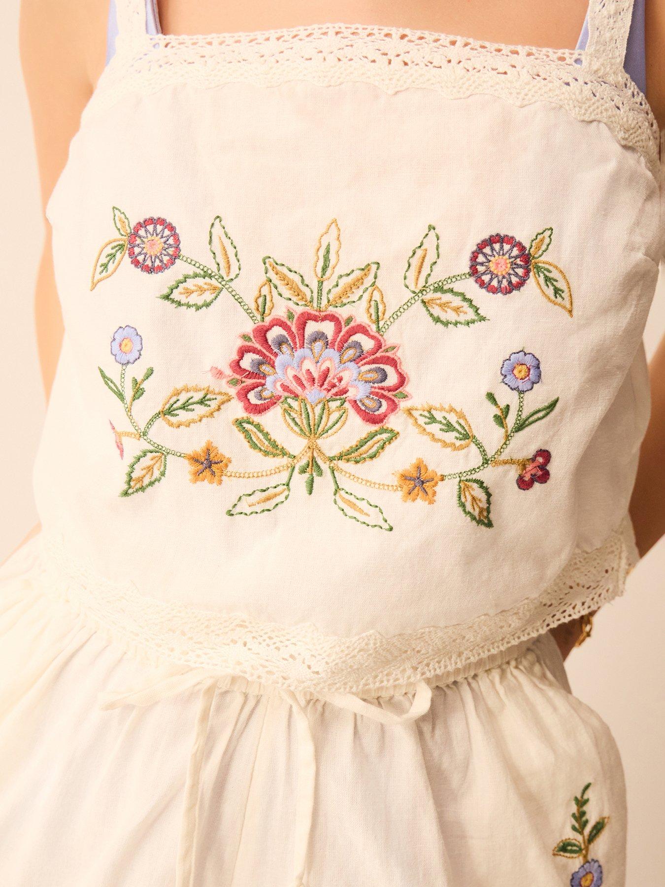accessorize-floral-embroidered-lace-trim-cami-top-creamoutfit