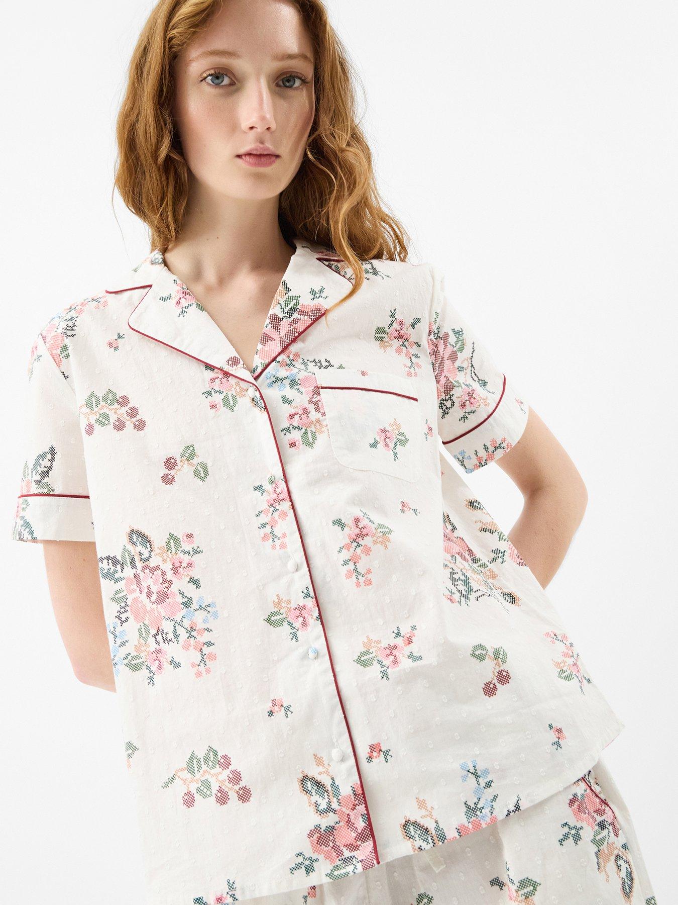 accessorize-floral-print-cotton-shorts-pyjamas-set-creamfront