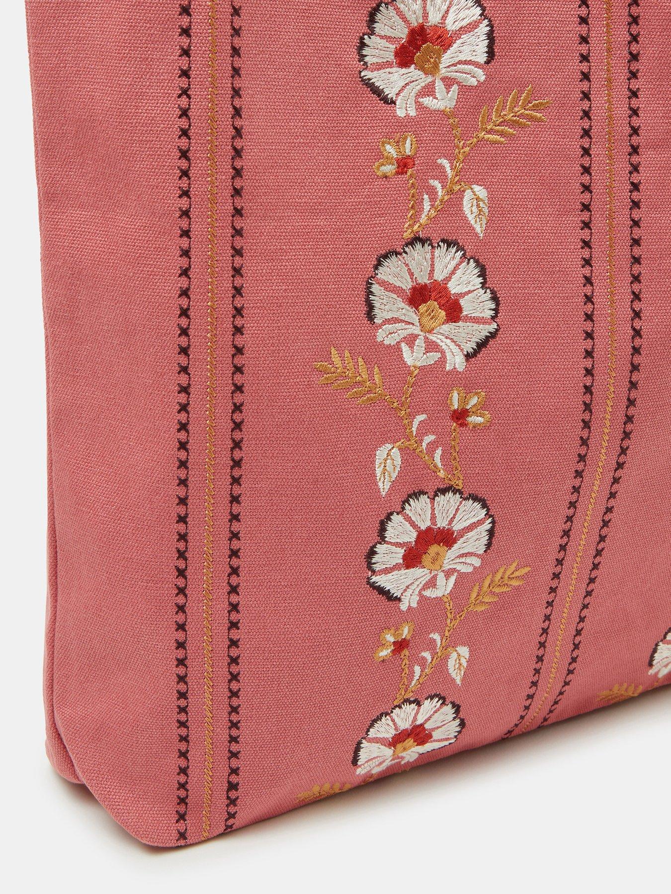 accessorize-floral-embroidered-shopper-bagoutfit