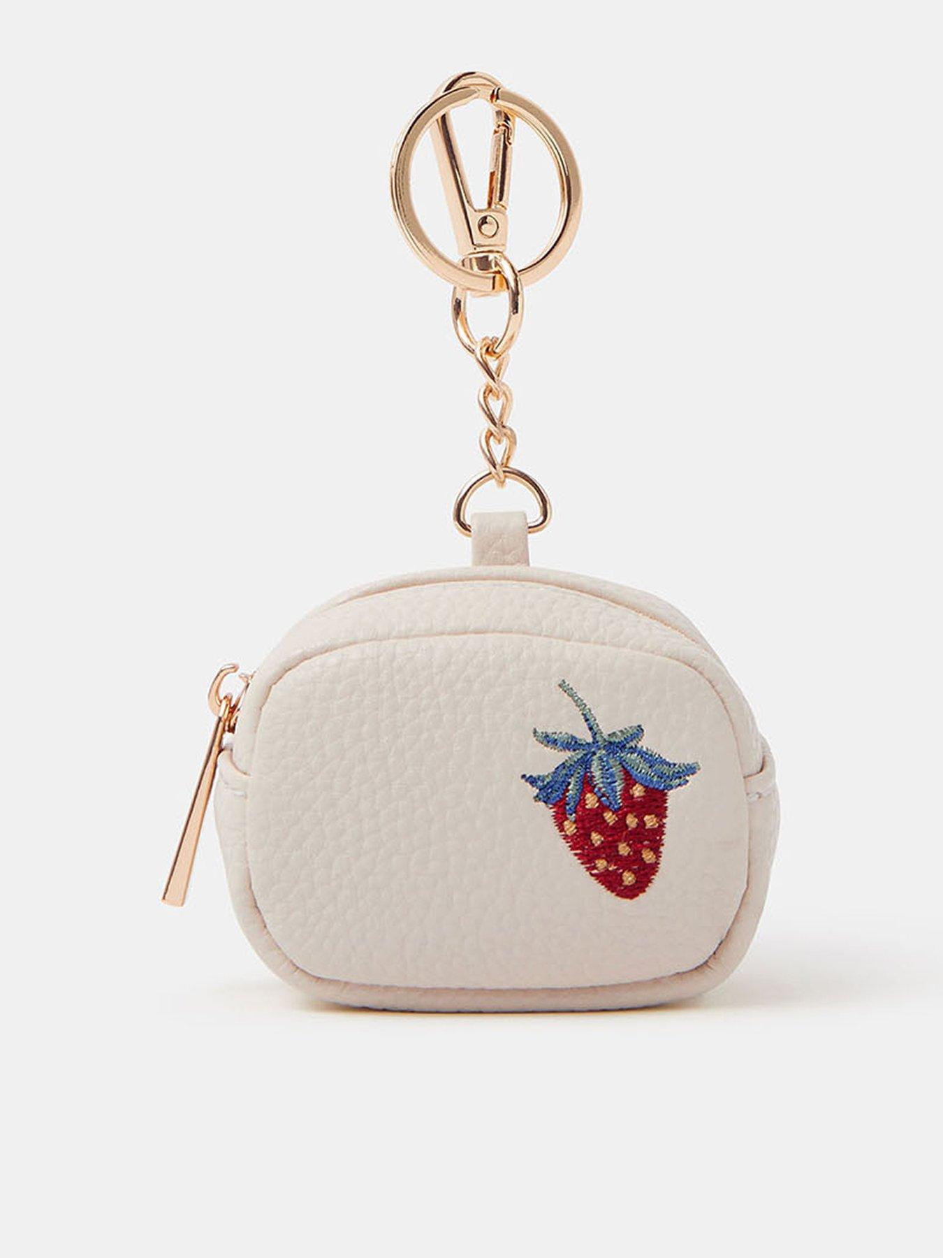 accessorize-strawberry-airpod-case-keyring-creamfront