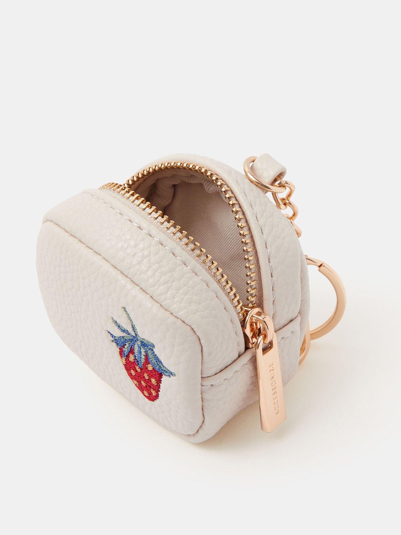 accessorize-strawberry-airpod-case-keyring-creamoutfit