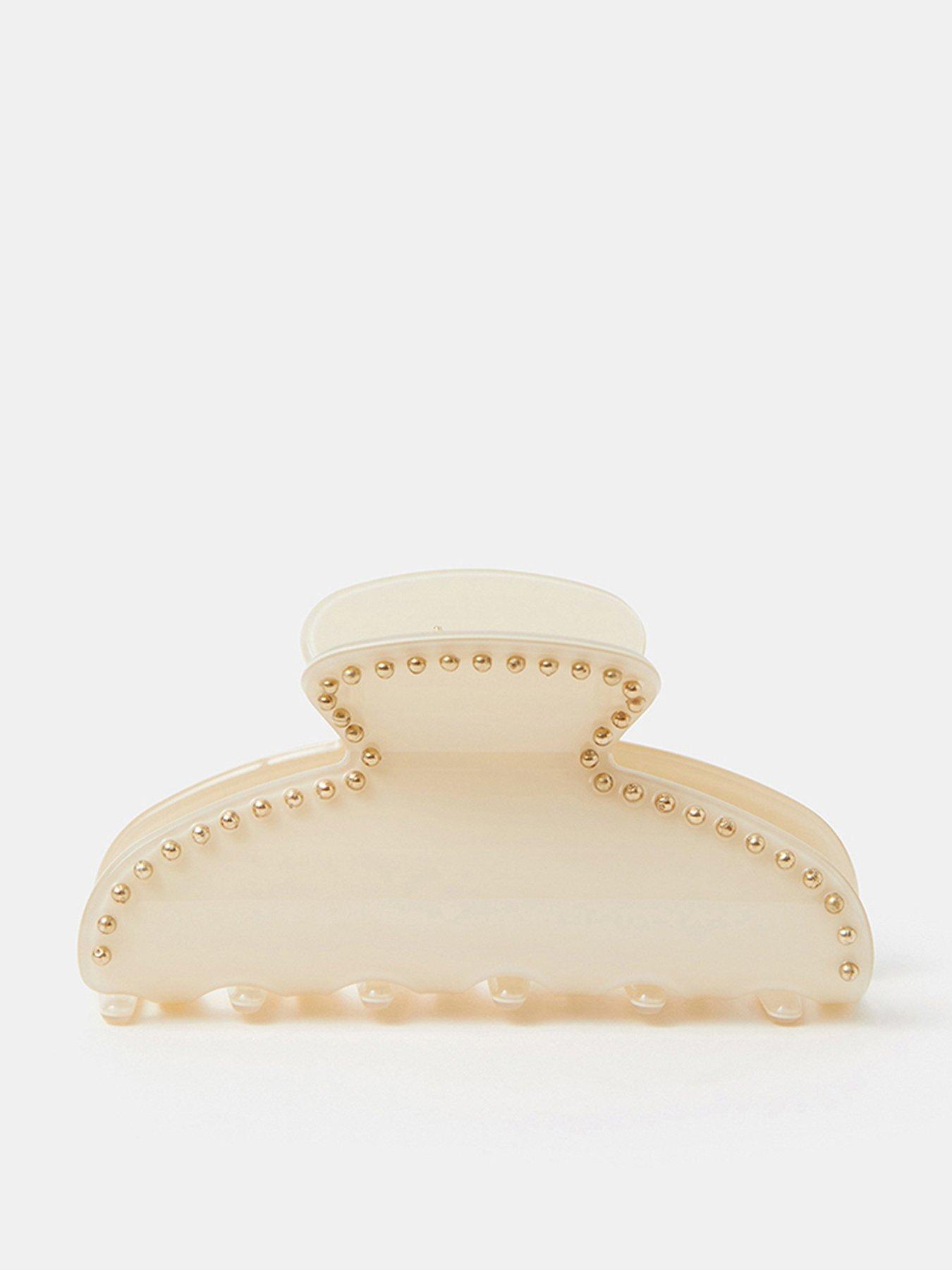 accessorize-stud-claw-clipfront