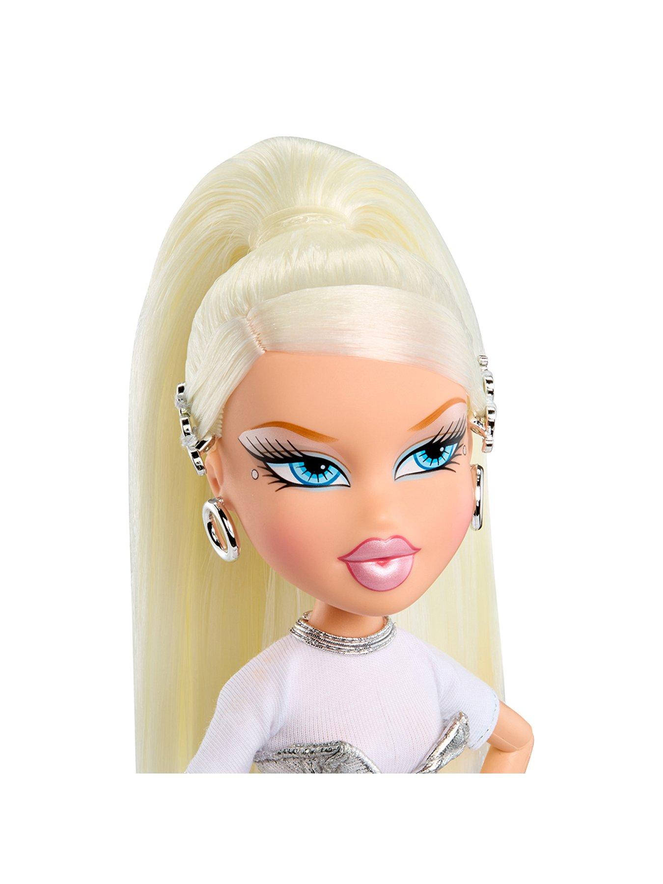 Image 2 of 7 of Bratz Bratz Charmz Doll - Cloe
