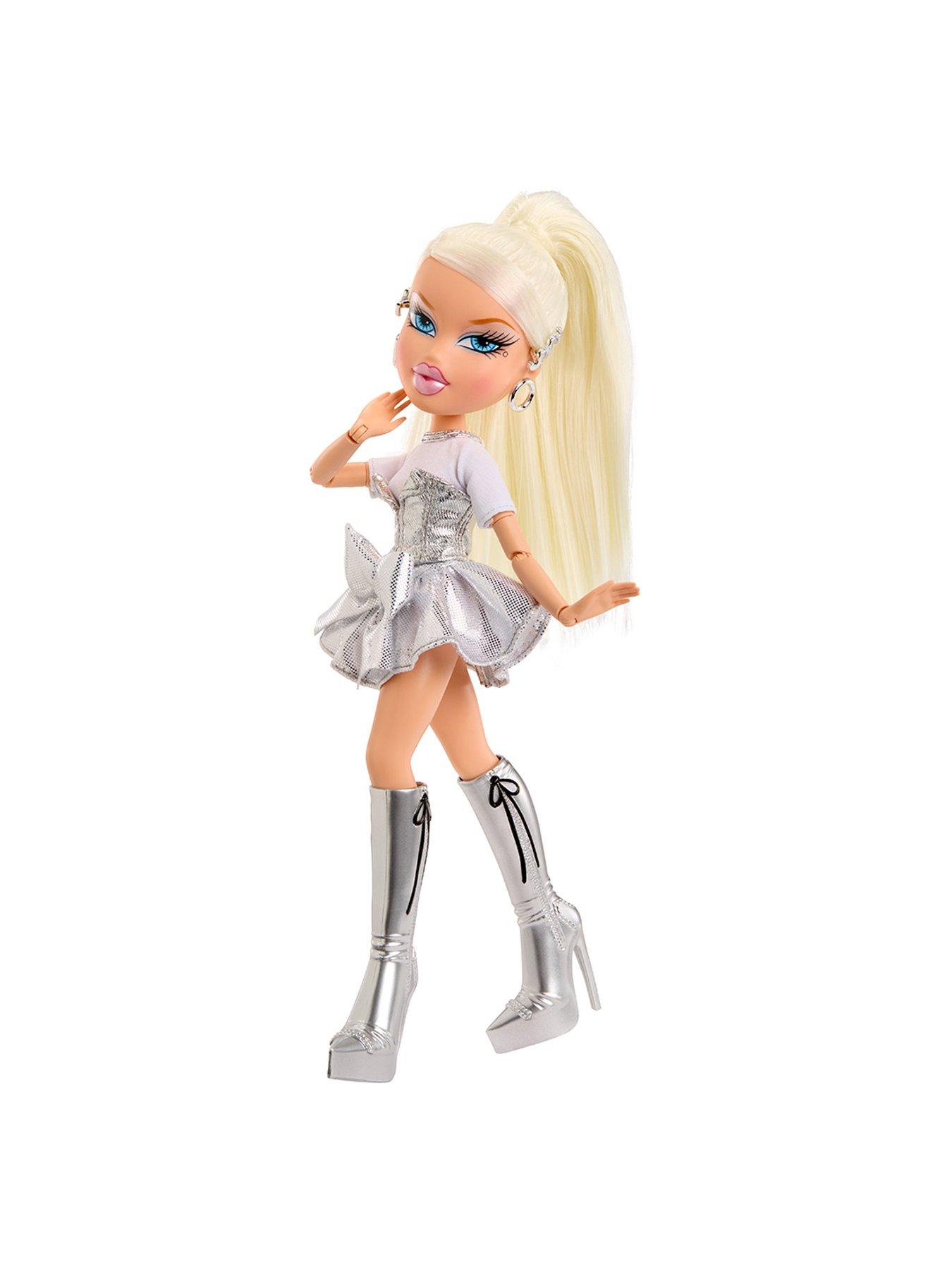 Image 3 of 7 of Bratz Bratz Charmz Doll - Cloe