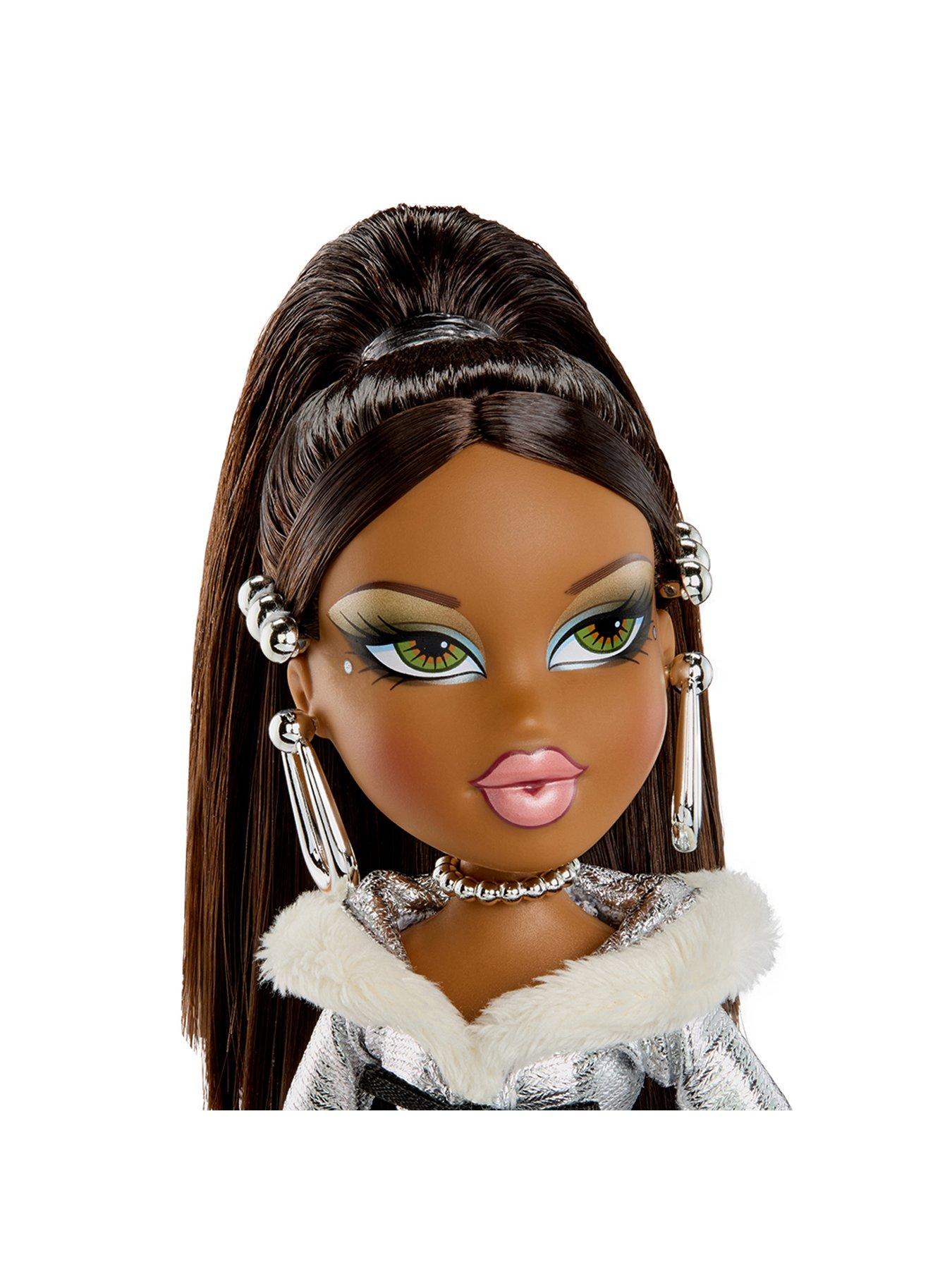 Image 2 of 7 of Bratz Bratz Charmz Doll - Sasha