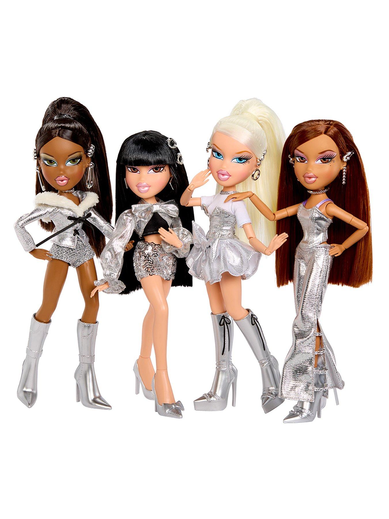 Image 6 of 7 of Bratz Bratz Charmz Doll - Sasha
