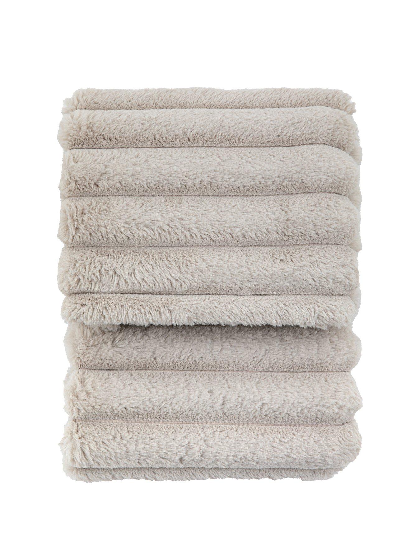 gallery-ribbed-faux-fur-throw-natural-1300x1700mmstillFront
