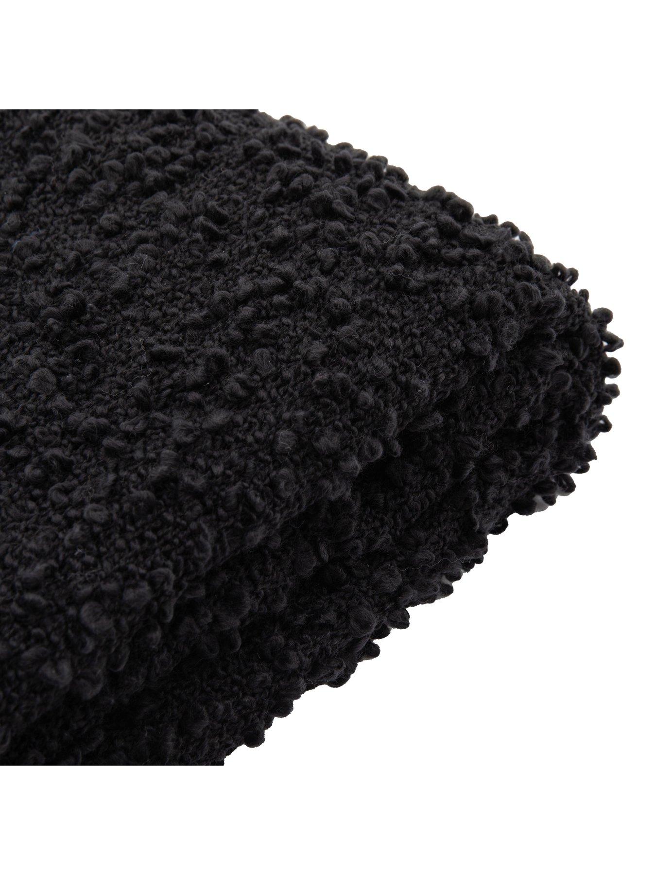 gallery-bologna-throw-black-1300x1700mmoutfit