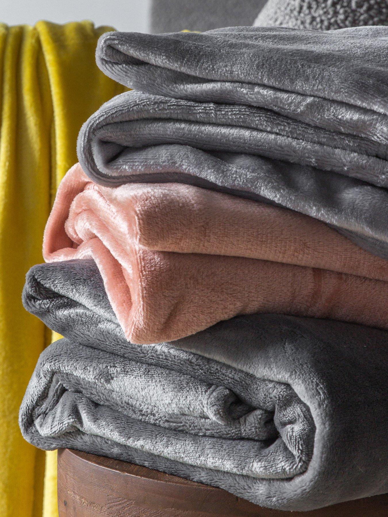 gallery-rolled-flannel-fleece-silver-1400x1800mmfront