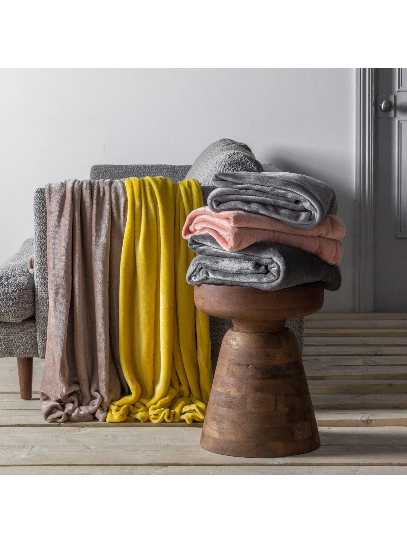gallery-rolled-flannel-fleece-silver-1400x1800mmback