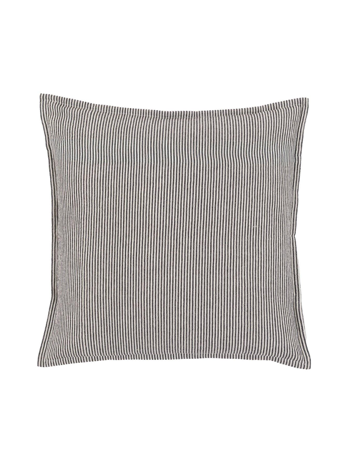 gallery-direct-yarn-dyed-stripe-oxford-edge-cushiondetail