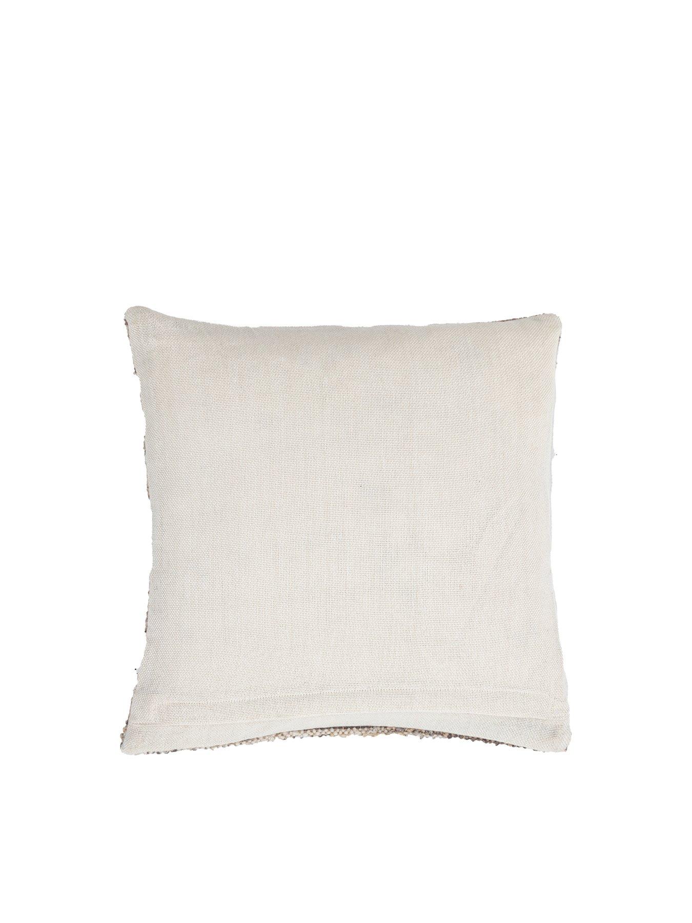 gallery-horizontal-stripe-cushion-450x450mmoutfit