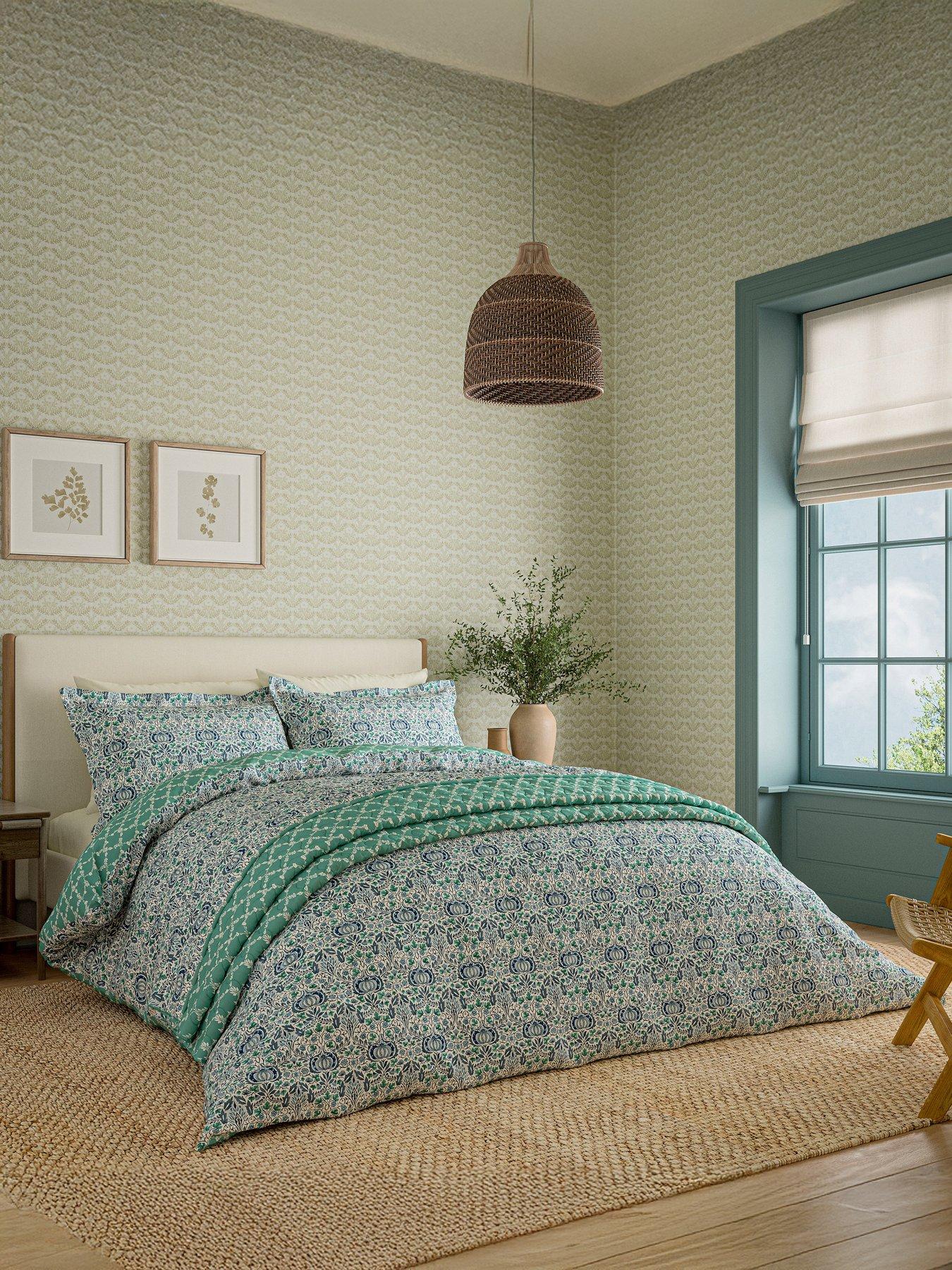 morris-co-little-chintz-cover-set-bluefront