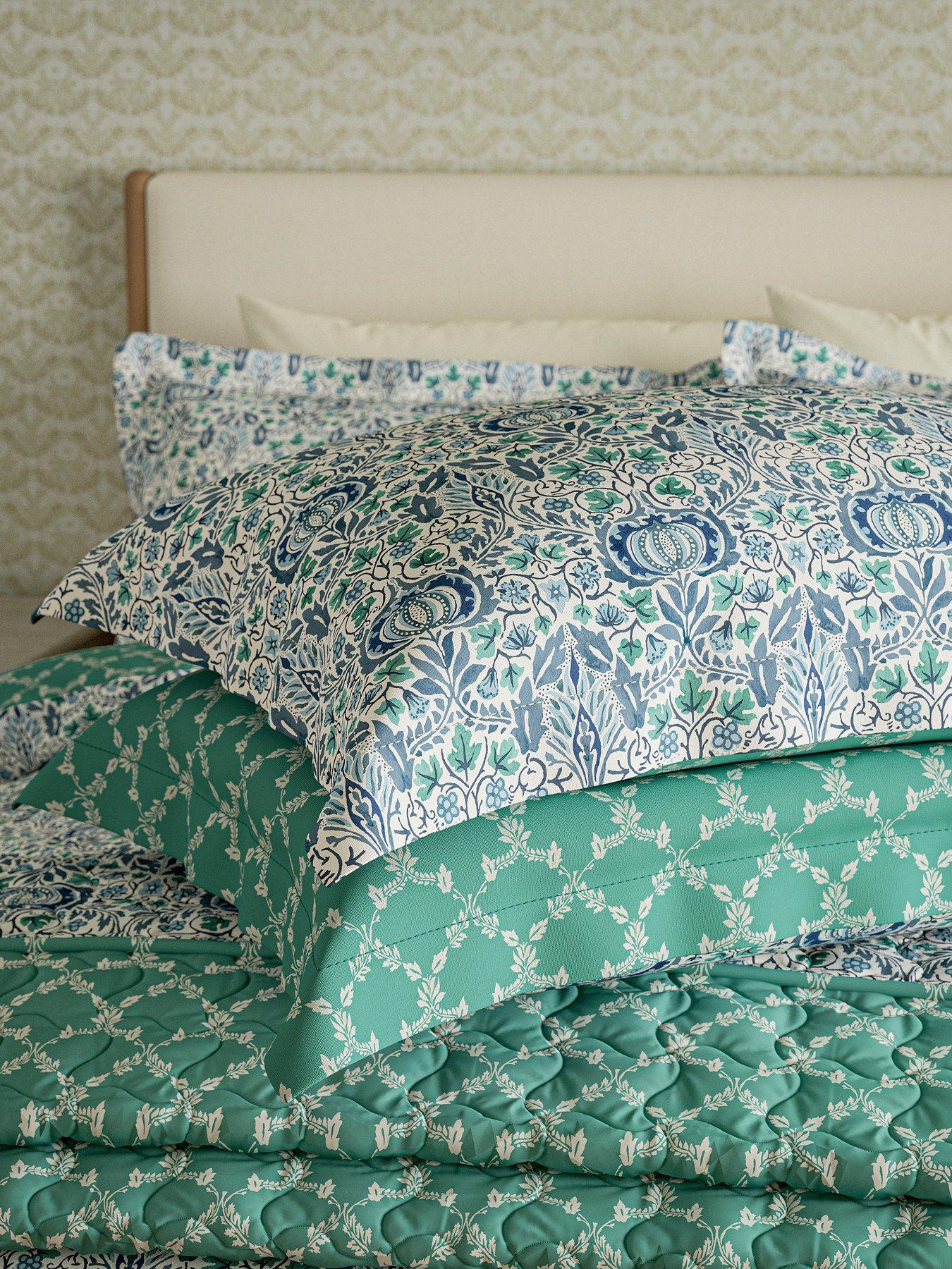 morris-co-little-chintz-cover-set-blueoutfit