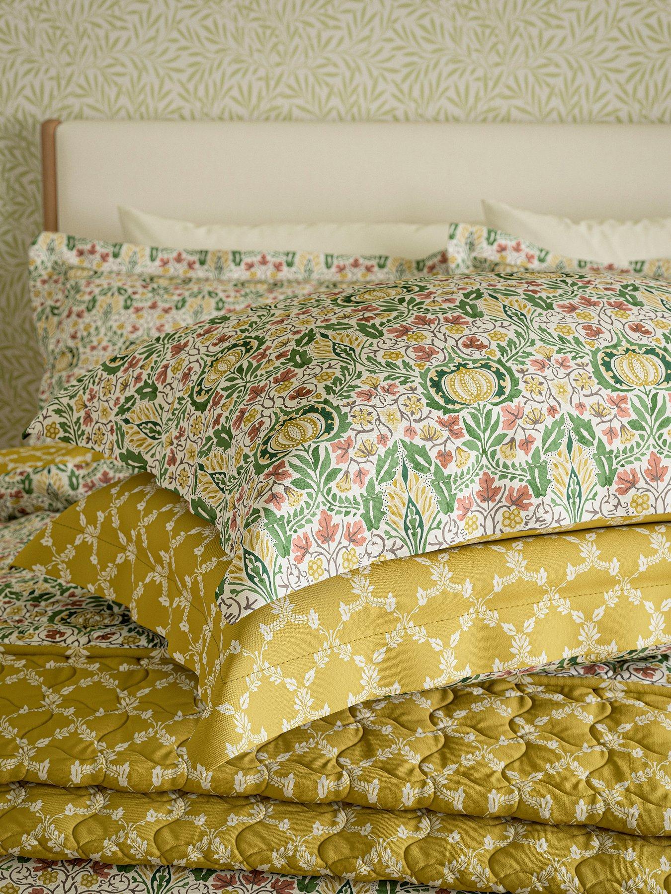 morris-co-little-chintz-cover-set-greenoutfit