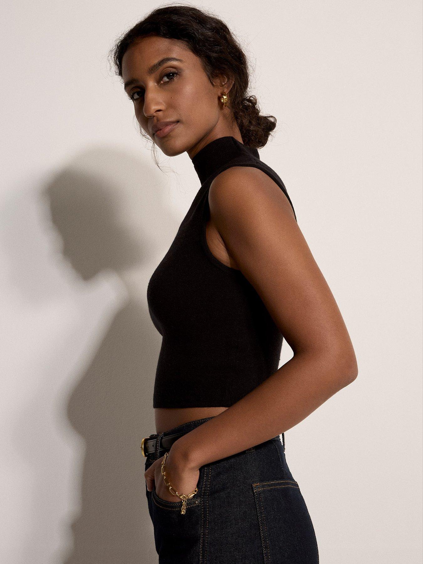 apricot-apricot-high-neck-simple-knit-crop-topoutfit